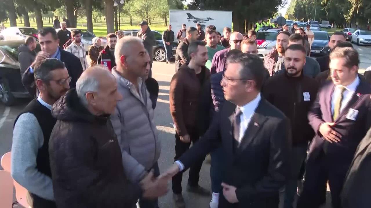 Özgür Özel, Sözleşmeli Piyade Er Enis Budak’ın Manisa’daki Cenaze Törenine Katıldı