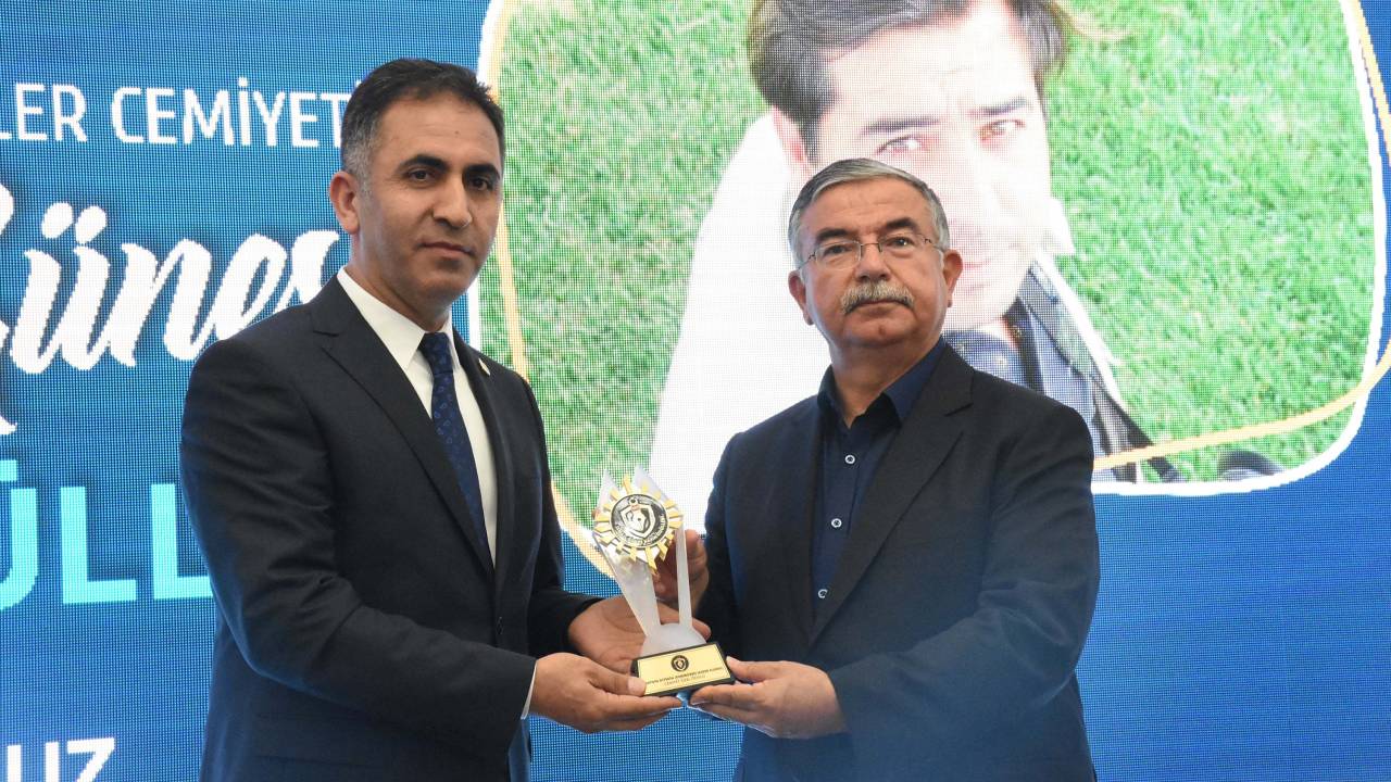 Sivas 4 Eylül Gazeteciler Cemiyeti'nden Dha'ya 5 Ödül