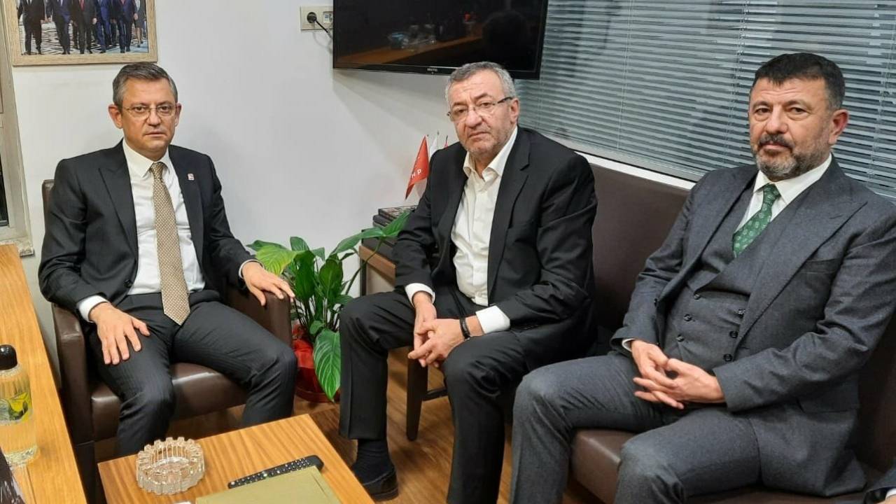 Özgür Özel, Babasını Kaybeden Engin Altay'a Başsağlığı Ziyaretinde Bulundu