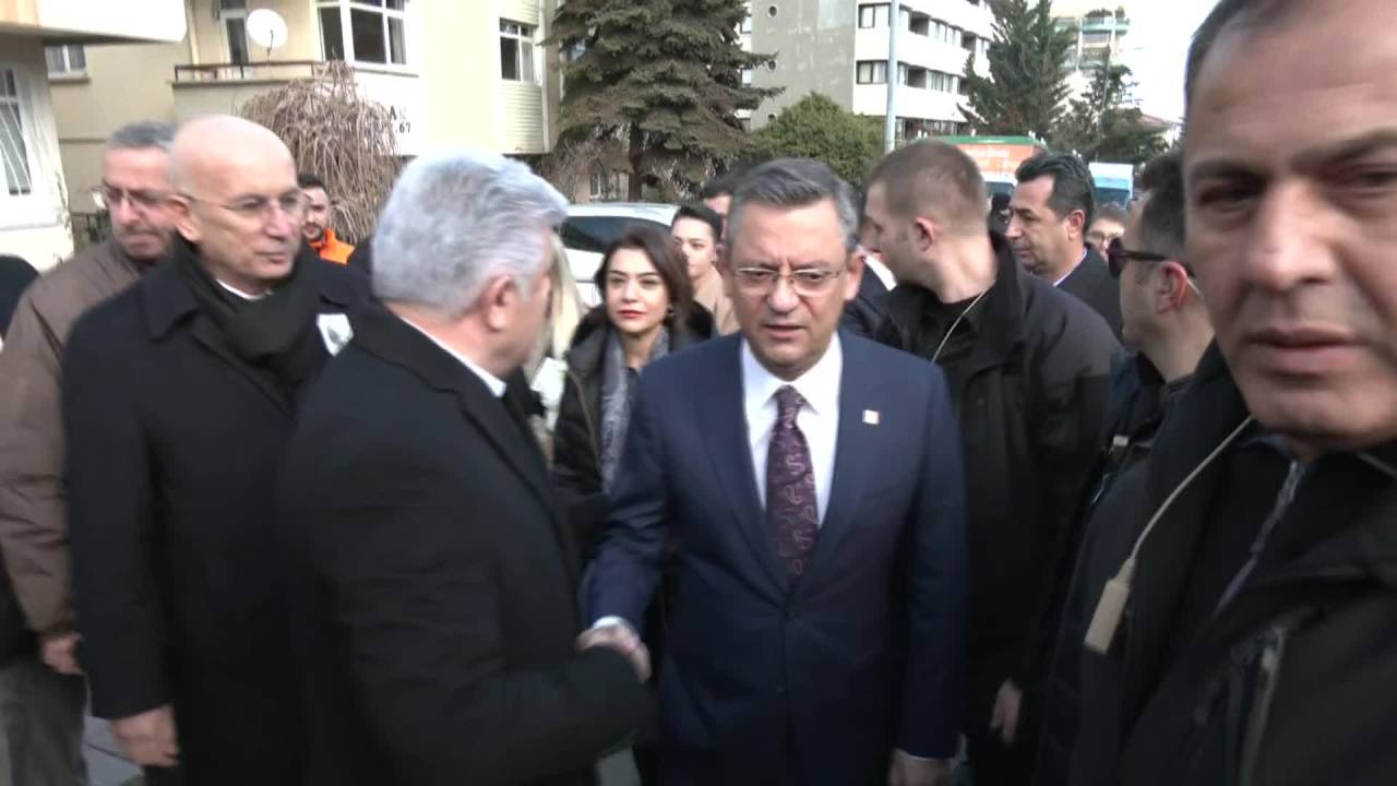 Gazeteci Yazar Uğur Mumcu Katledilmesinin 31’inci Yıldönümünde Evinin Önünde Anıldı