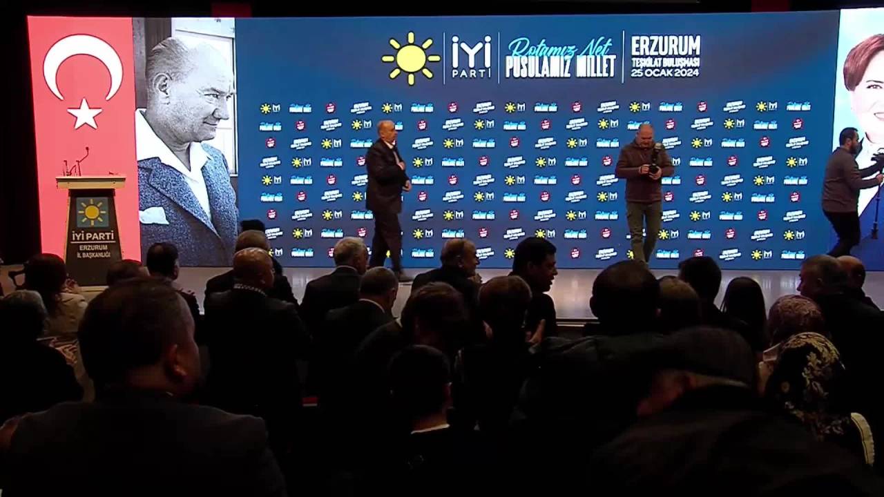 Meral Akşener, Erzurum'da: "İsveç'te Kim Kime Yanlamış, Gördük. Kim Amerika'yla Haşır Neşir, Gördük"