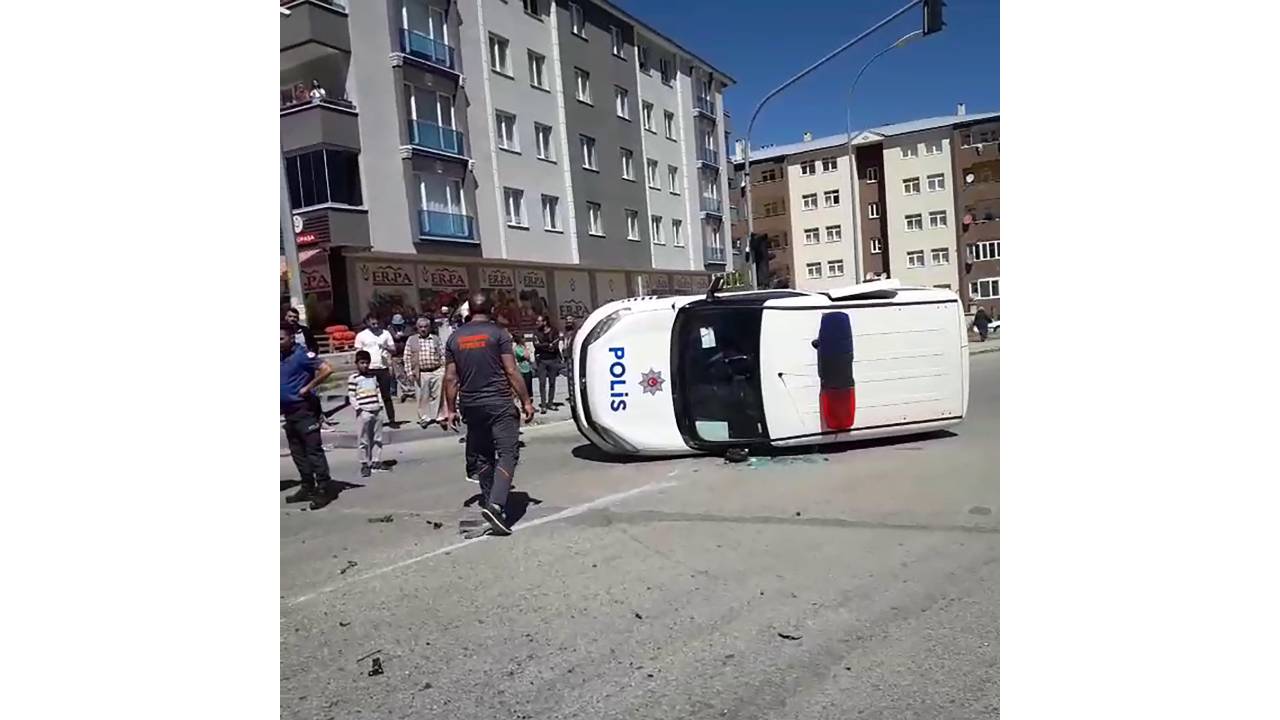 Erzurum'da İhbara Giden Polis Ekibi Kaza Yaptı