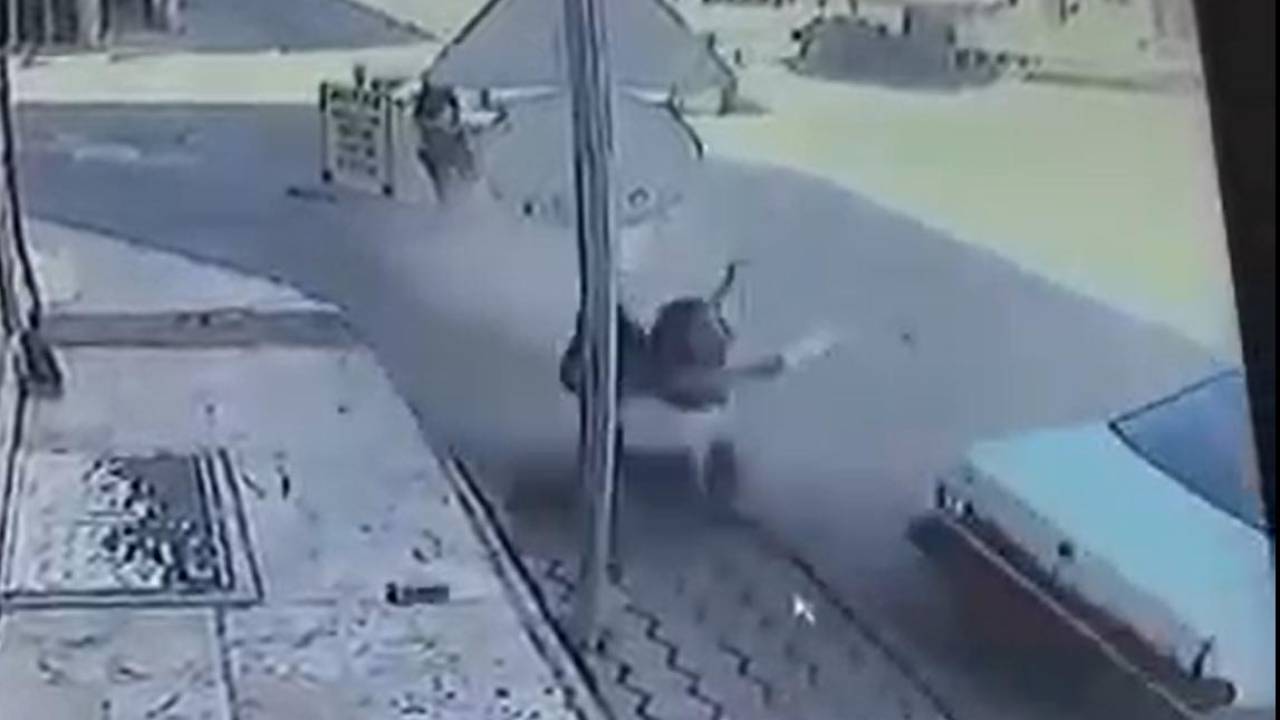 Kazada Savrulan Otomobilin Çarptığı Yaya Yaralandı