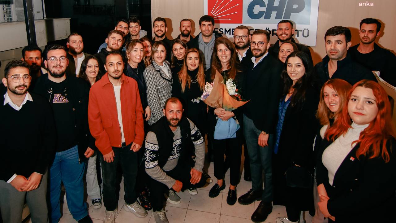 Çeşmeli Gençlerden, Belediye Başkan Adayı Lal Denizli'ye Tam Destek