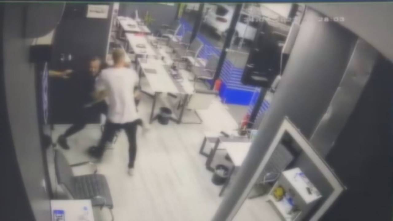 (geniş Haber) Esenyurt'ta Oto Galericiler Sitesinde Silahlı Kavga; 1 Ölü