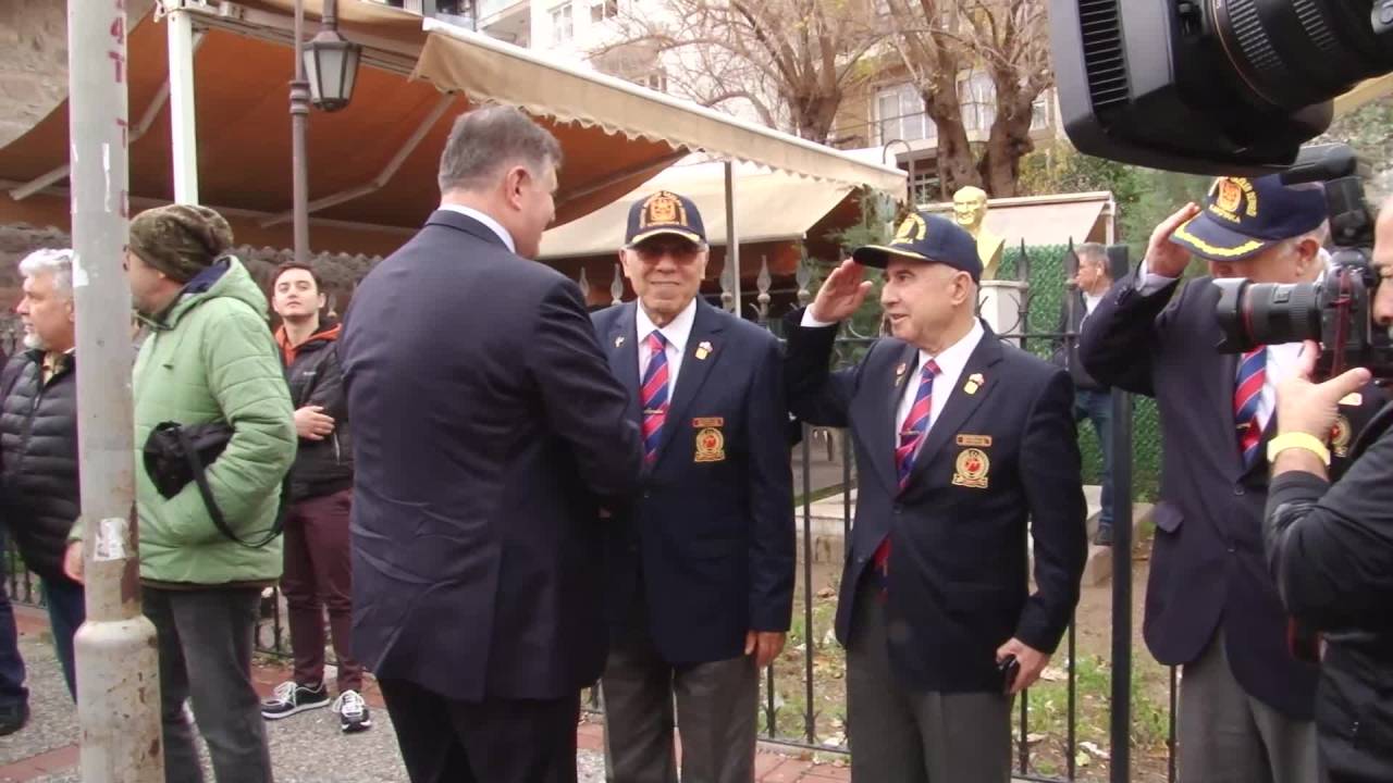 Gazilerden Başkan Tugay’a: "Babası Bizimle Savaşa Katıldı, Kendisi De Evlat Gibi Bize Emanet"