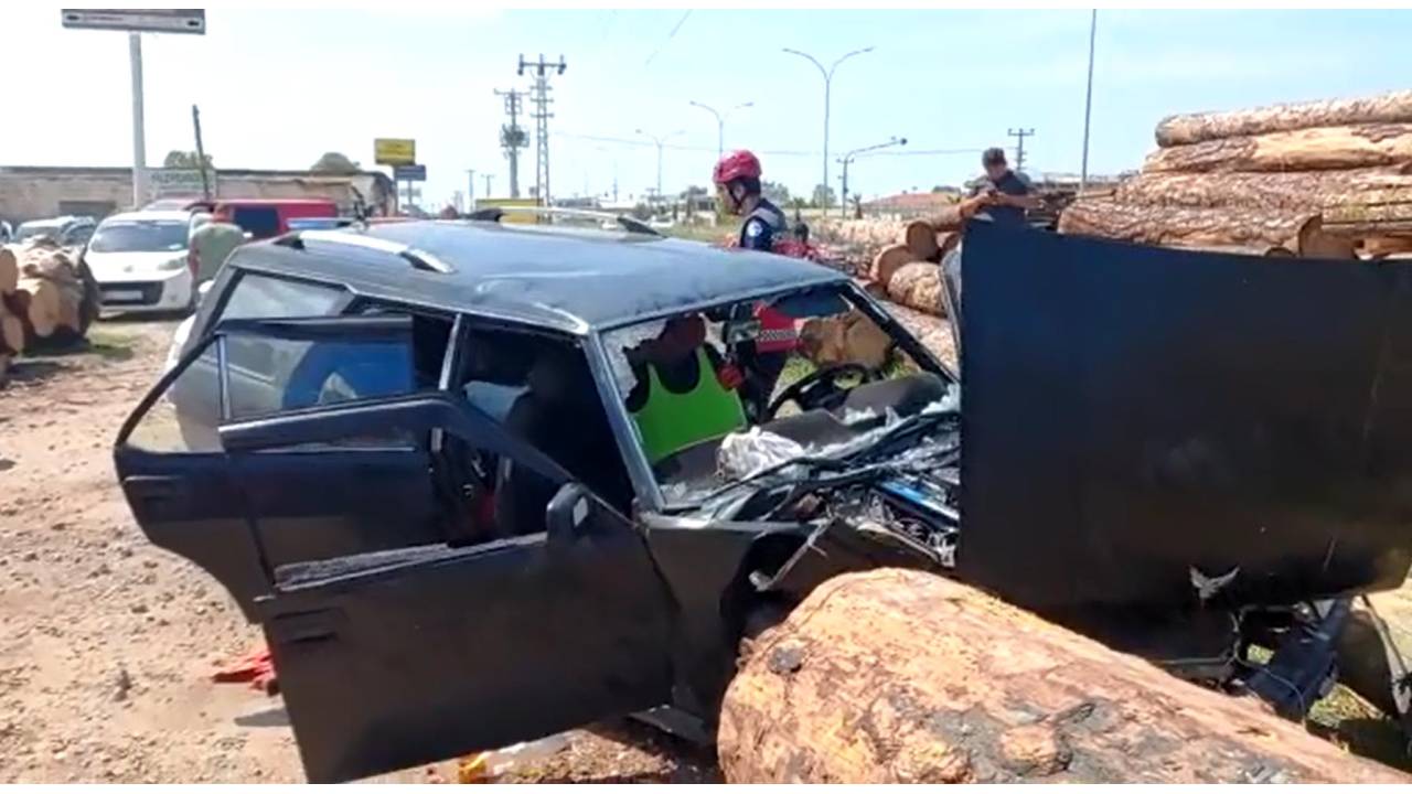 Polisten Kaçarken Tomruklara Çarptı: 3 Yaralı