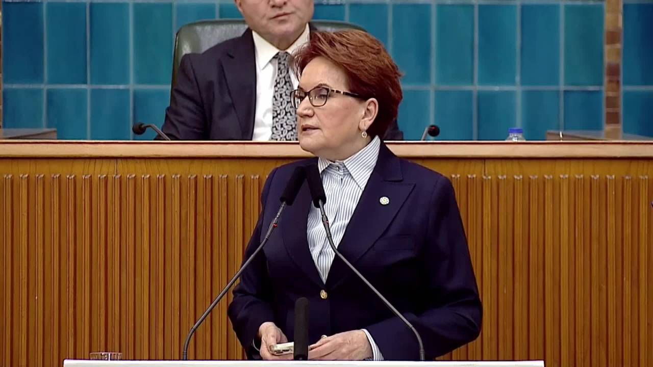 Akşener Gözyaşlarını Tutamadı
