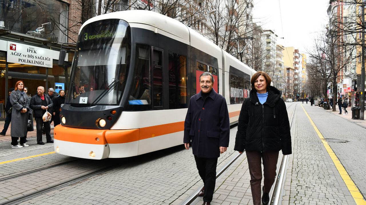 Tepebaşı Belediye Başkanı Ataç Ve Chp Eskişehir Büyükşehir Belediye Başkan Adayı Ünlüce’den Esnafa Ziyaret