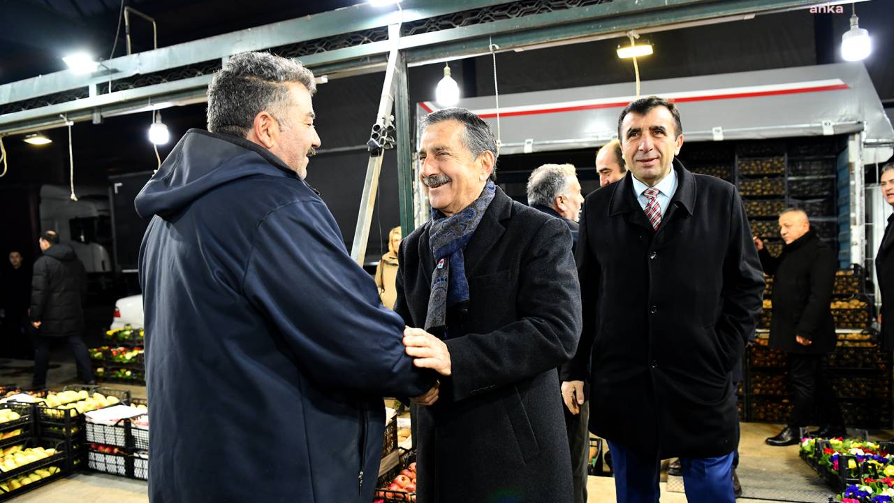 Tepebaşı Belediye Başkan Ataç Ve Chp Eskişehir Büyükşehir Belediye Başkan Adayı Ünlüce, Hal Esnafıyla Buluştu