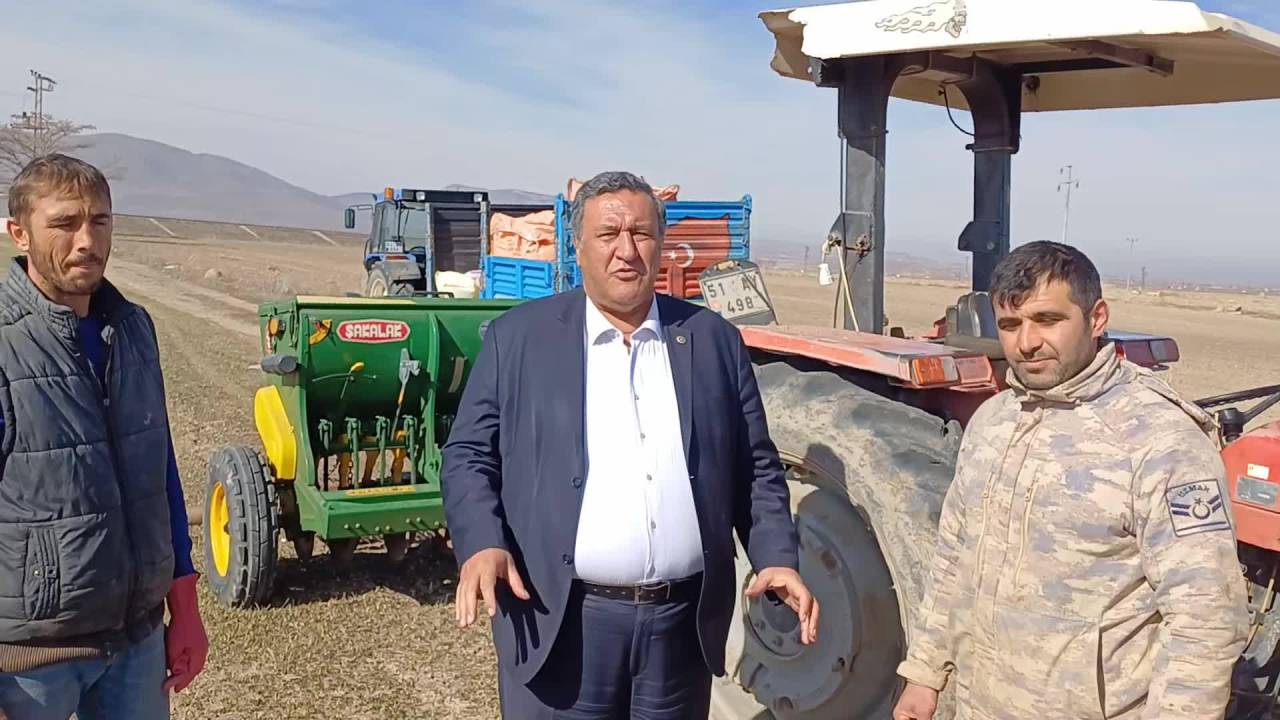 Ömer Fethi Gürer, Çiftçileri Ekim Yaptıkları Tarlada Ziyaret Etti