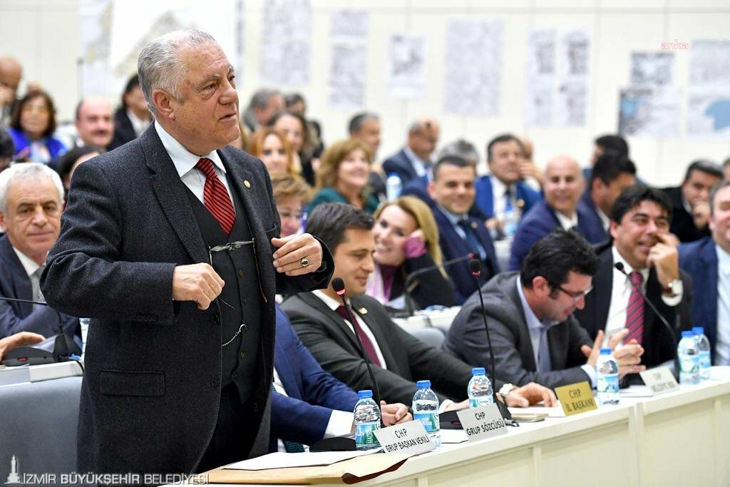 İzmir'de Eski Belediye Başkanı Sırrı Aydoğan Hayatını Kaybetti