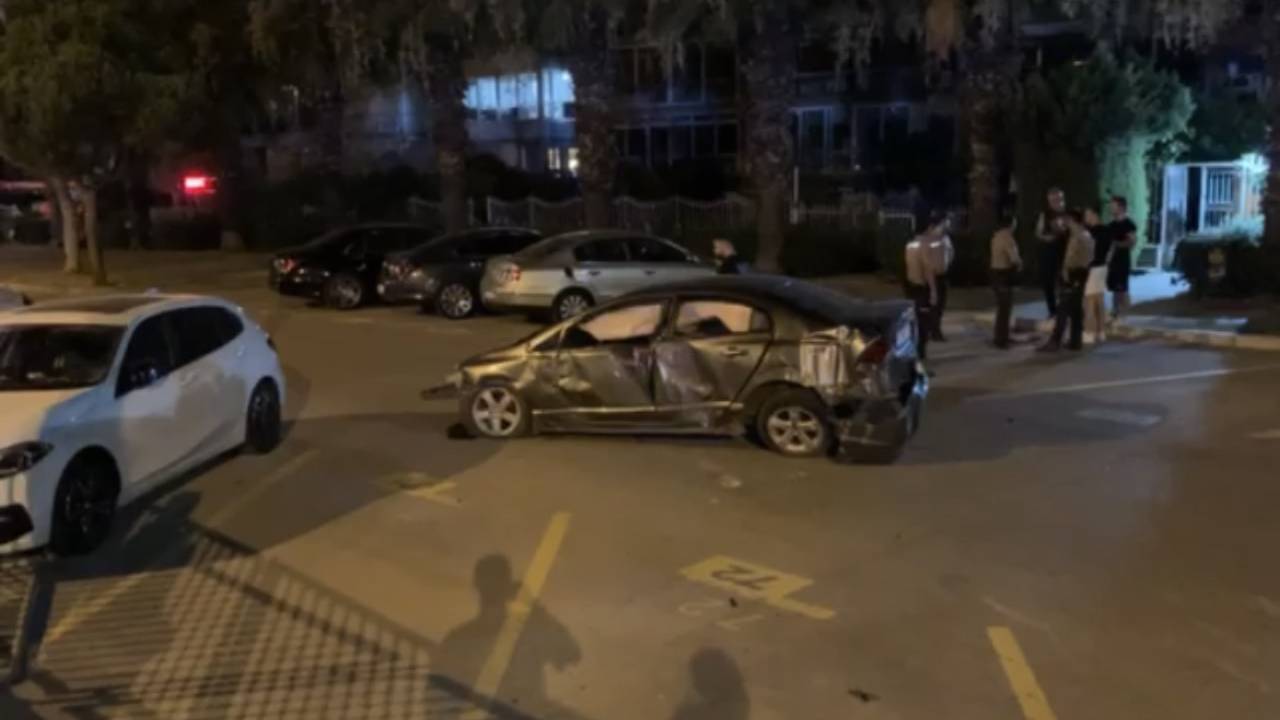 Bariyerlere Çarpan Otomobil Takla Atarak Otoparka Düştü: 2 Yaralı