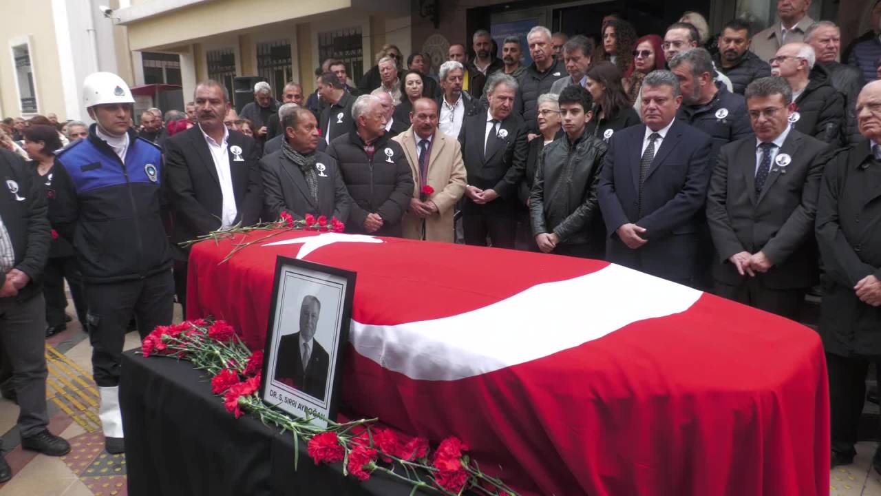 Chp'nin Ve İzmir Siyasetinin Simge İsimlerinden Süleyman Sırrı Aydoğan Son Yolculuğuna Uğurlandı