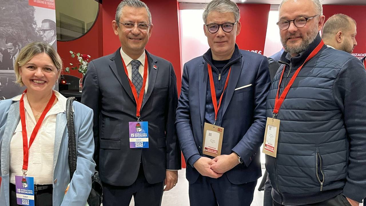 Özgür Özel, İspanya'da Sosyalist Liderlerle Bir Araya Geldi
