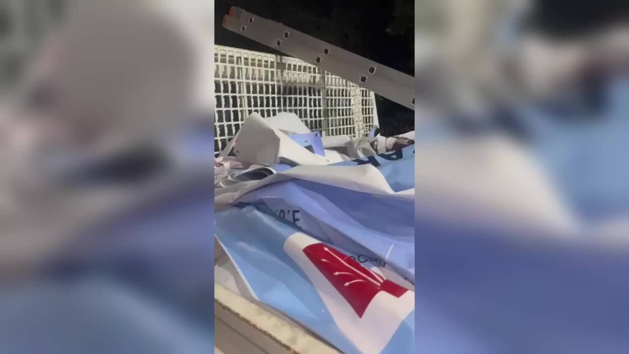Akp'li Başkanın Yönettiği Bahçelievler Belediyesi, Chp'li Başkan Adayının Afişlerini Topladı