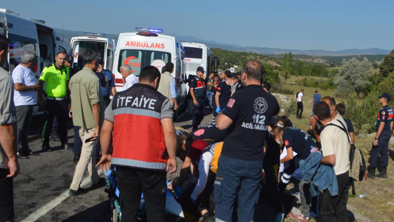 Kütahya'da İşçileri Taşıyan Otobüs Devrildi; 11 Yaralı