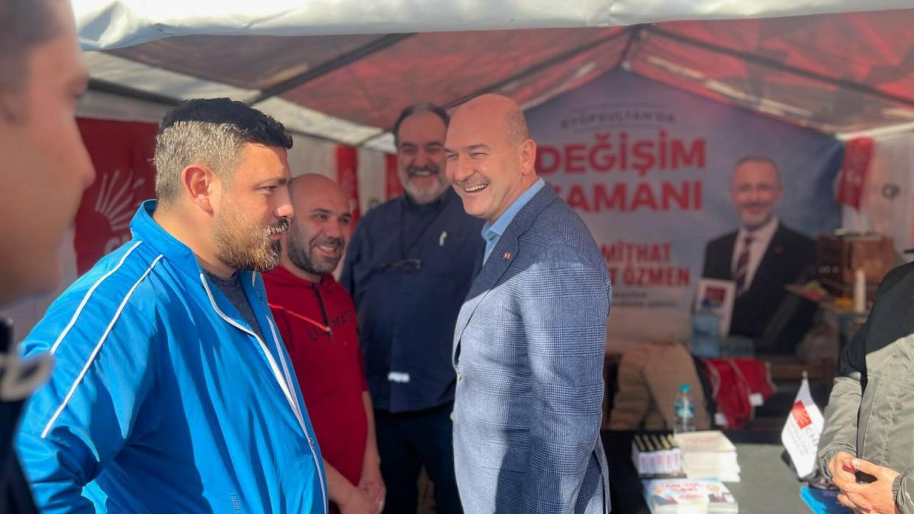 Süleyman Soylu, Chp’nin Seçim Standını Ziyaret Etti