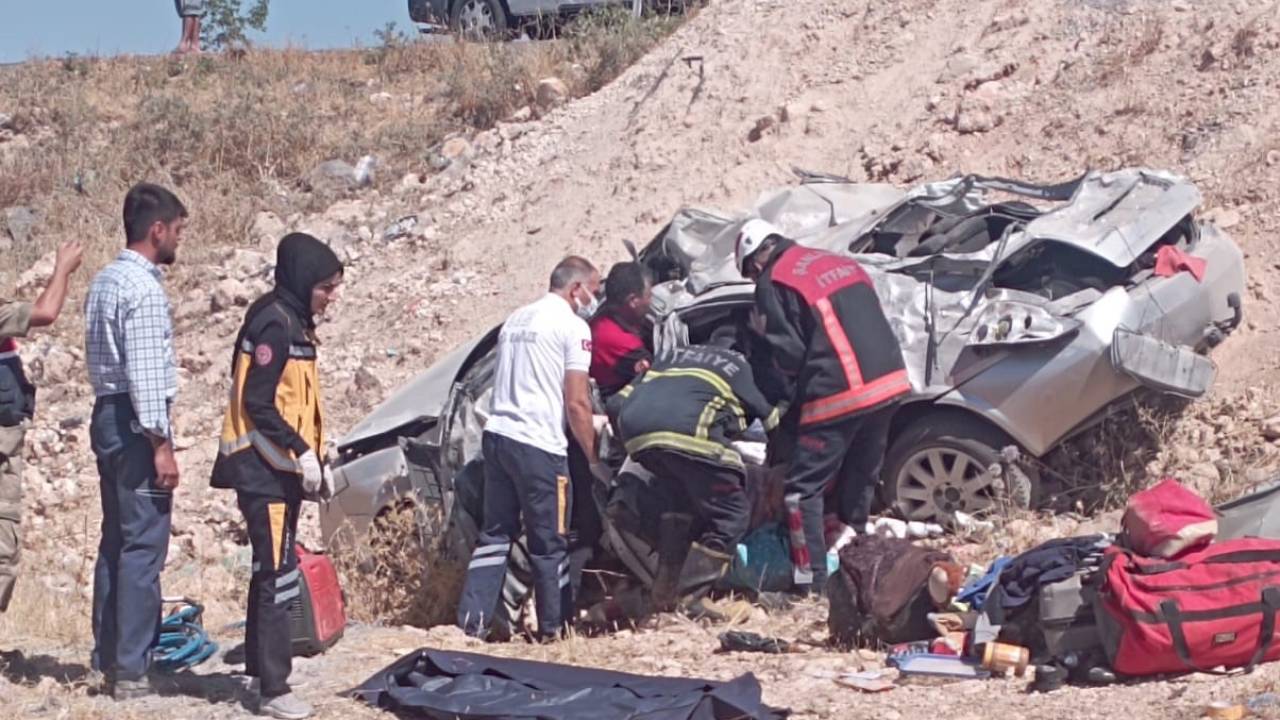 Otomobil Şarampole Devrildi: 1 Ölü, 1 Yaralı