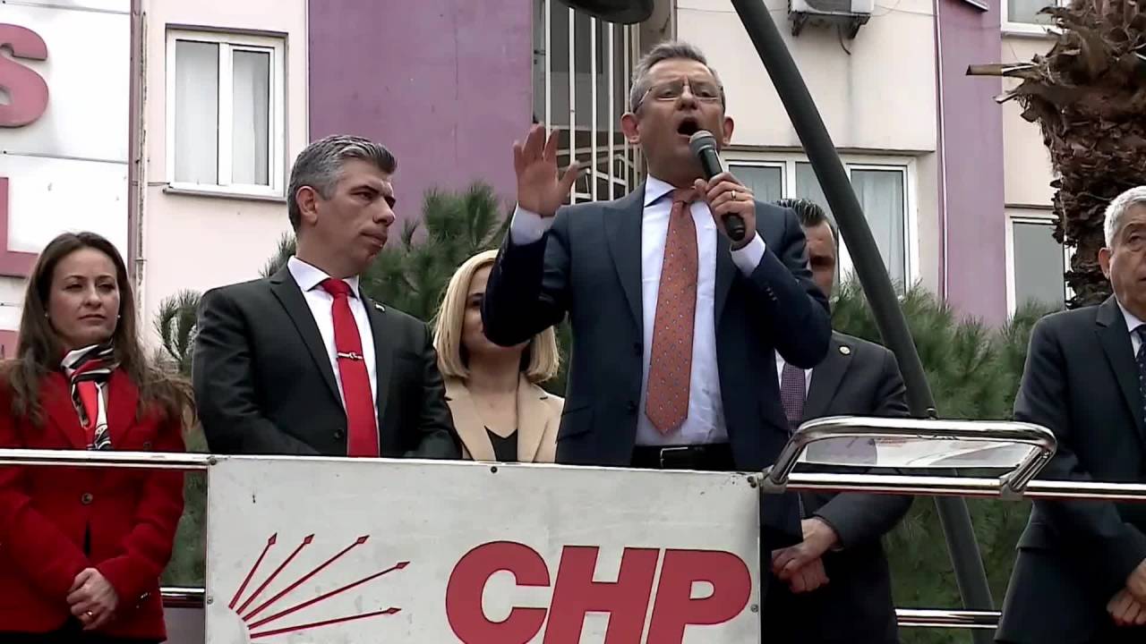 Chp Lideri Özel: Laikliğe Karşı Ne Kadar Adam Varsa Hepsi Çedes'i Savunuyor