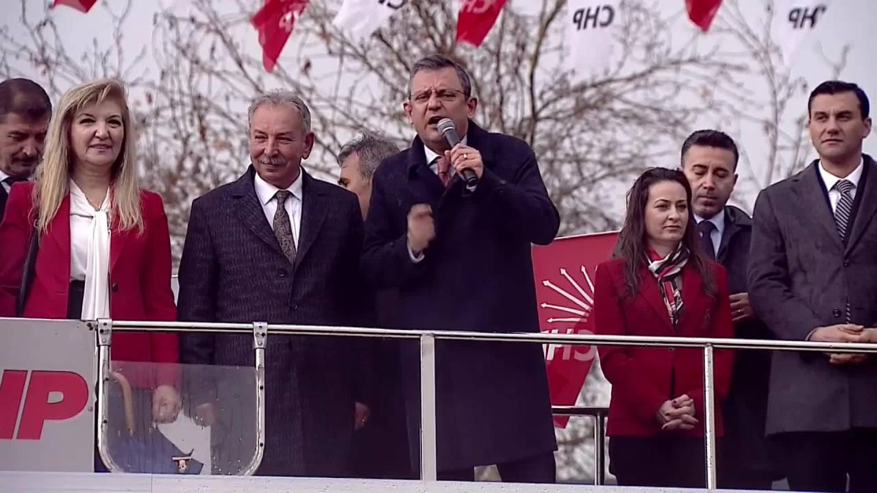 Chp Lideri Özel: ''Başkasının Gariban Çocuğu Üzerinden Niye Siyaset Yapıyorsun?''