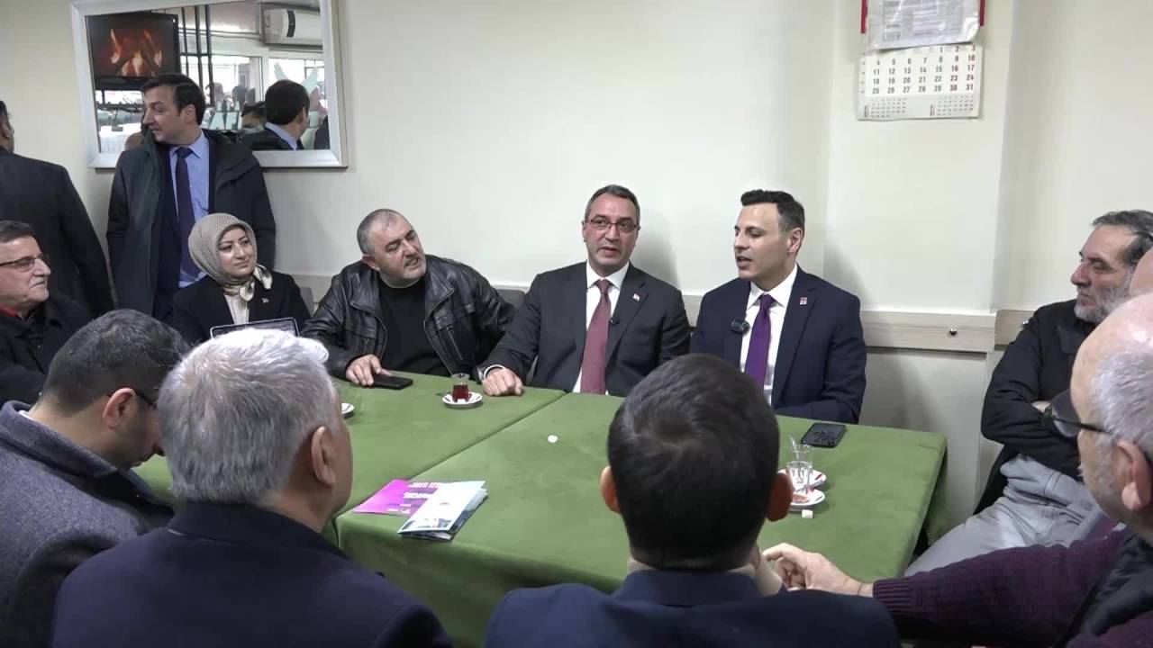 Özgür Çelik’in Ziyaret Ettiği Kahvehanedeki Yurttaş: “Ak Parti’ye Oy Veren Adamım. İnşallah Siz Kazanırsınız”