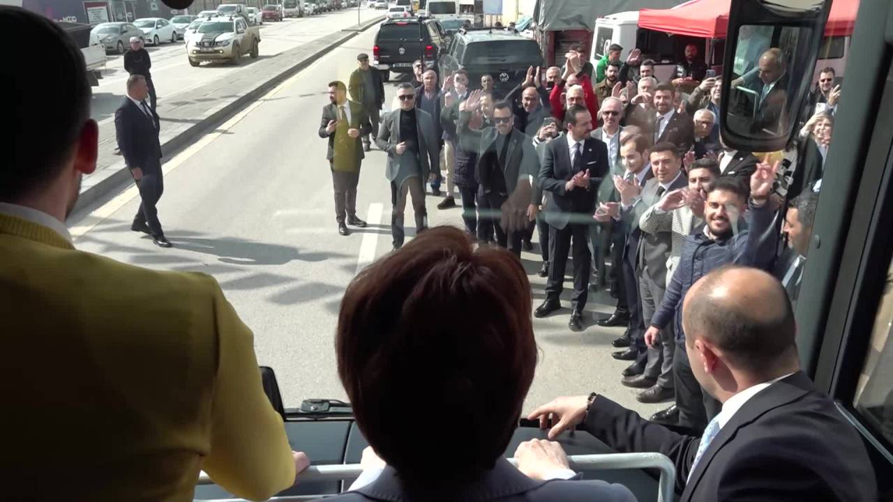 Akşener, İyi Parti Sincan Belediye Başkan Adayı Fatih Koca İle Pazar Esnafını Ziyaret Etti