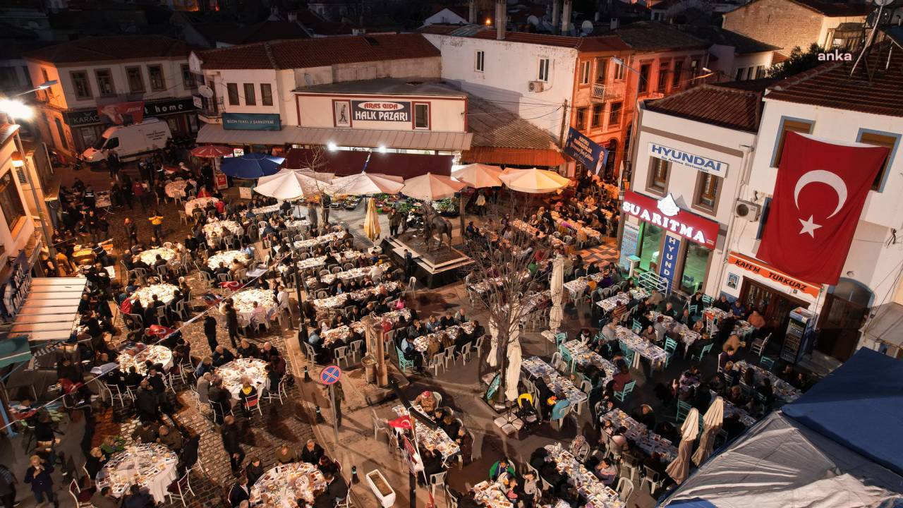 Belediye Başkanı Ergin, Ramazan Ayının İlk İftarında Ayvalıklılar İle Buluştu