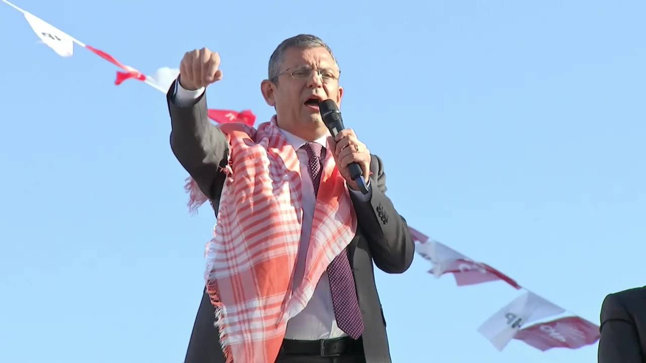 Özgür Özel, Eski Genel Başkan Kılıçdaroğlu İçin Alkış İstedi