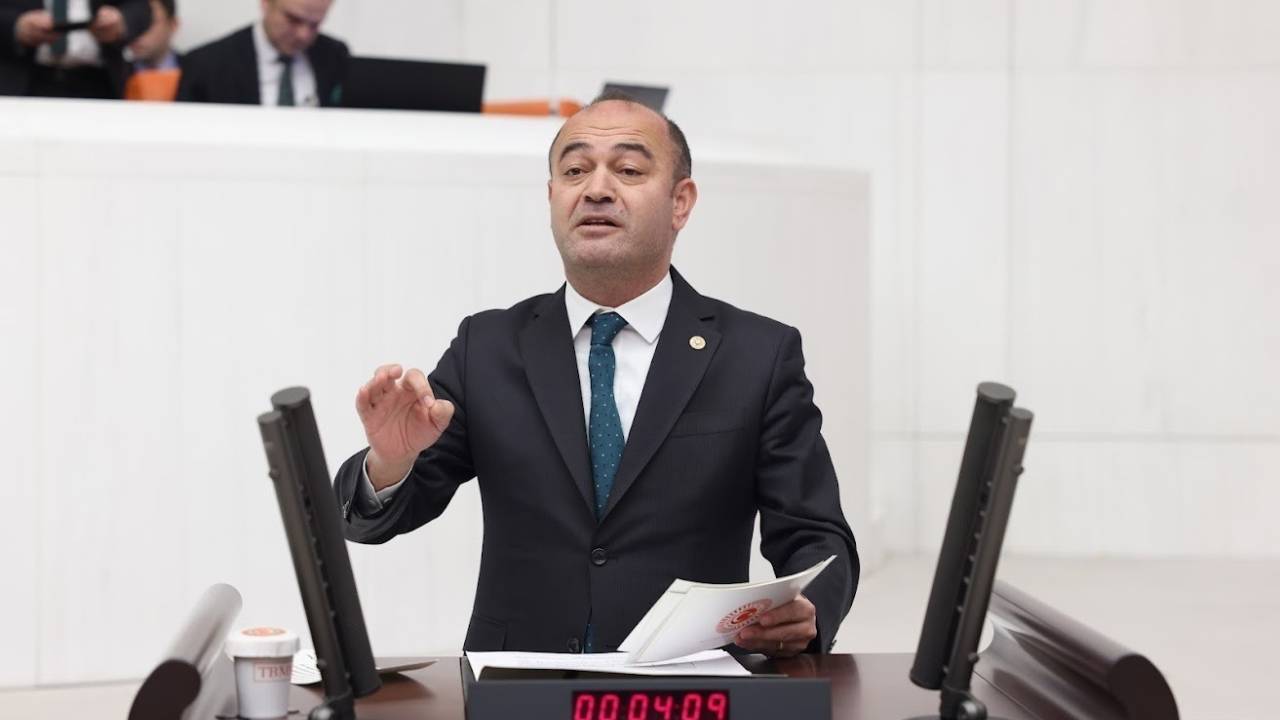 Özgür Karabat: “Saraylarda Ejder Meyvesi Ve Manda Yoğurdu İle Beslenenler Bu Acı Reçeteyi Ödemek Zorunda”