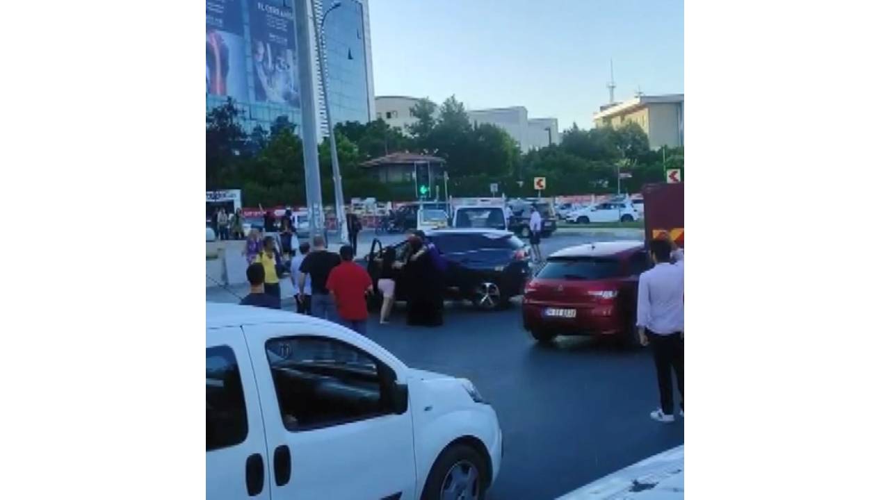 Beylikdüzü’nde Trafik Tartışması Kanlı Bitti: 1’i Ağır 2 Yaralı