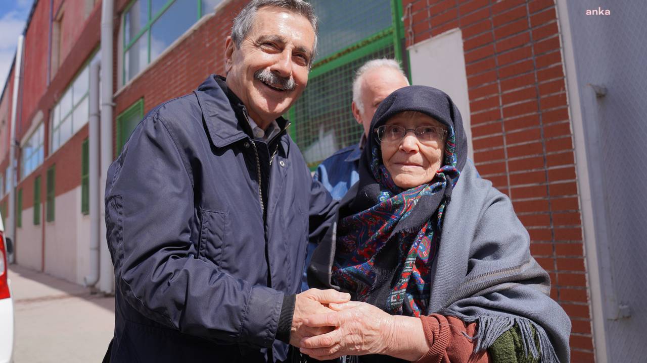 Tepebaşı Belediye Başkanı Ataç Ve Chp’nin Ebb Başkan Adayı Ünlüce Esnafla Buluştu