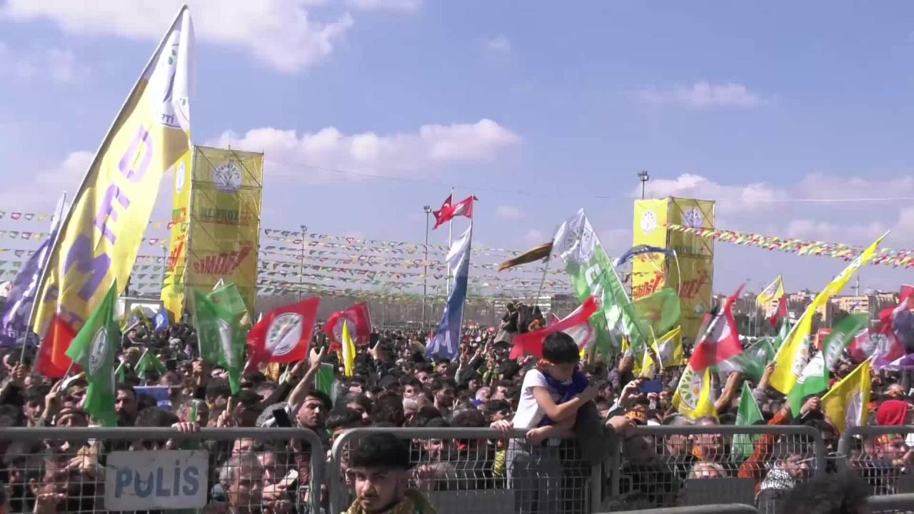 Dem Parti Eş Genel Başkanı Bakırhan: Bahçeli 'Şak' Diyor,  Erdoğan 'Tak' Yerine Getiriyor