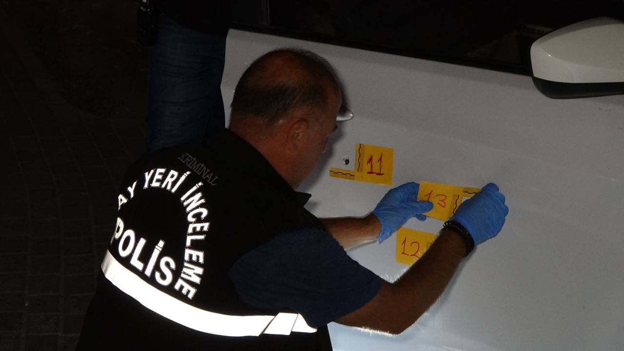 Kafede Karşılaşan Husumetlilerin Silahlı Kavgası Müşterileri Korkuttu: 1 Yaralı