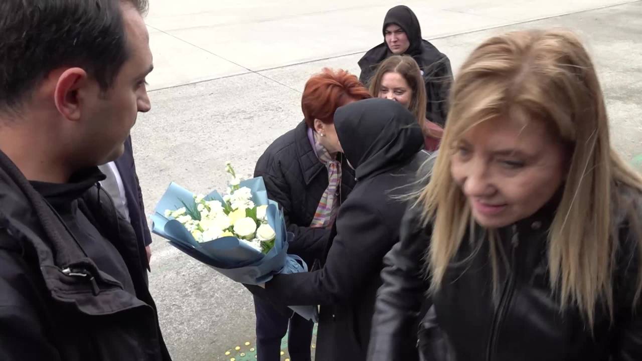 Meral Akşener Trabzon'un Şalpazarı İlçesinde Esnafı Ziyaret Etti