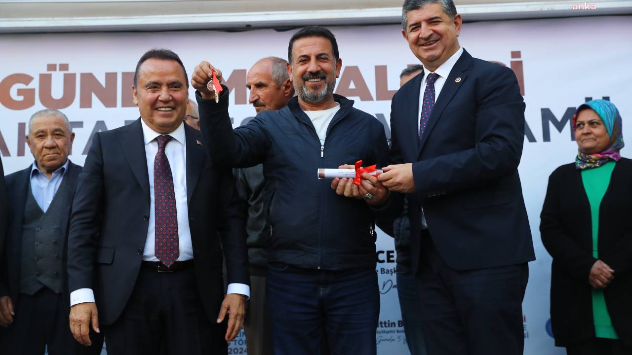 Antalya Büyükşehir’in ‘Güneş Mahallesi Kentsel Dönüşüm Projesi’nde Anahtar Teslim Töreni Yapıldı