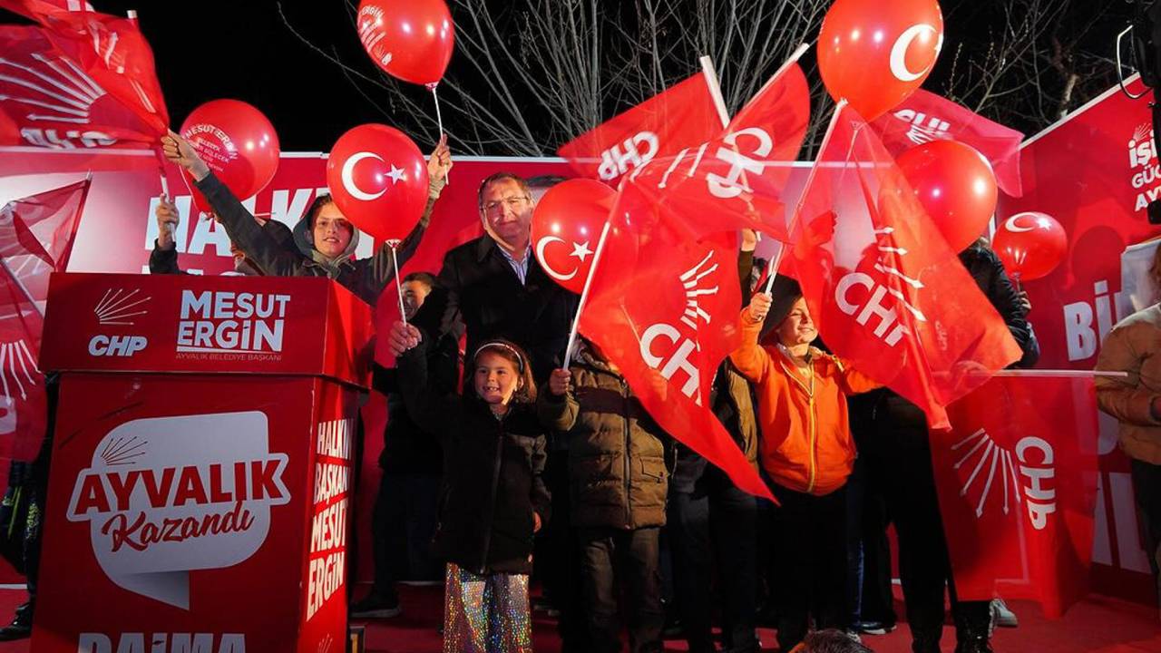 Ayvalık Belediye Başkanı Ergin, İlçenin Köylerinde Vatandaşlarla Buluşmaya Devam Ediyor