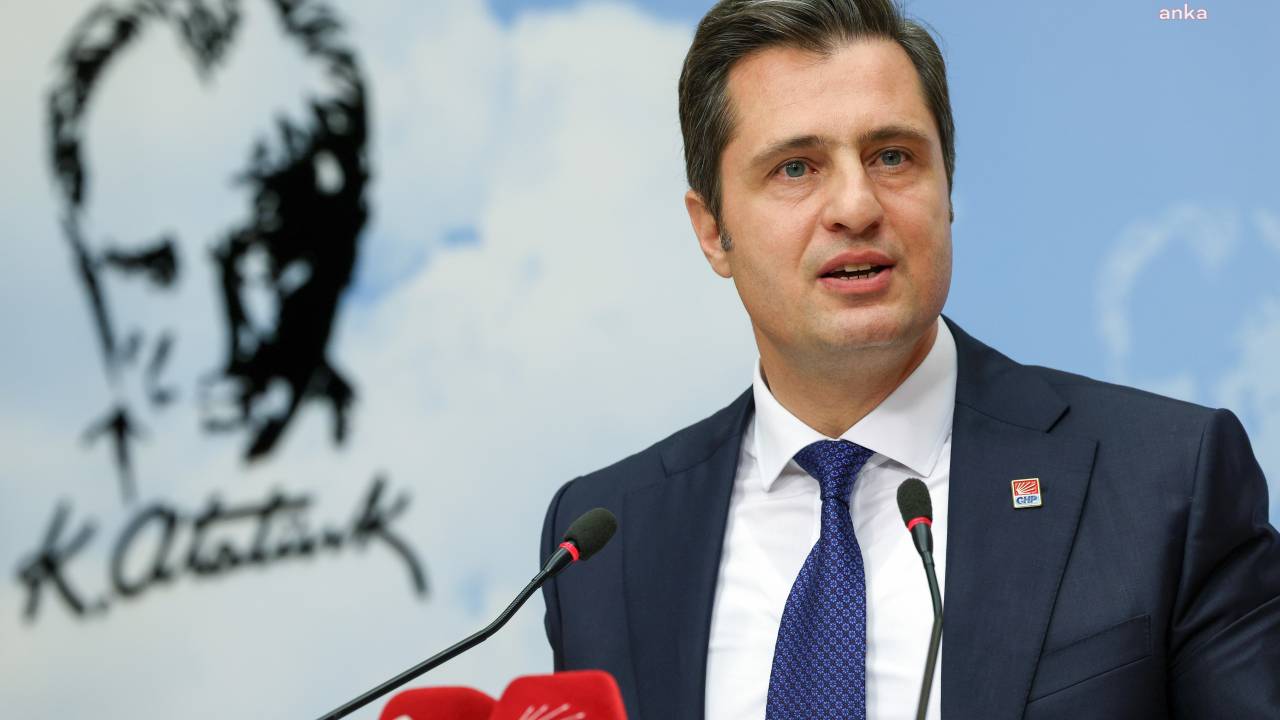 Deniz Yücel: "Bir Bakanın Seçim Çalışması İçin Üniversitede Konuşması Kabul Edilemez"