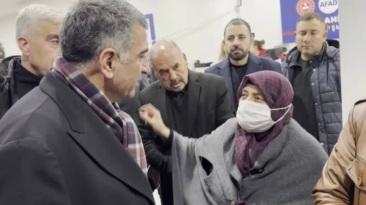Chp Elazığ Milletvekili Gürsel Erol, Depremde Evleri Yıkılan Hak Sahibi  Mağdurları Ziyaret Etti