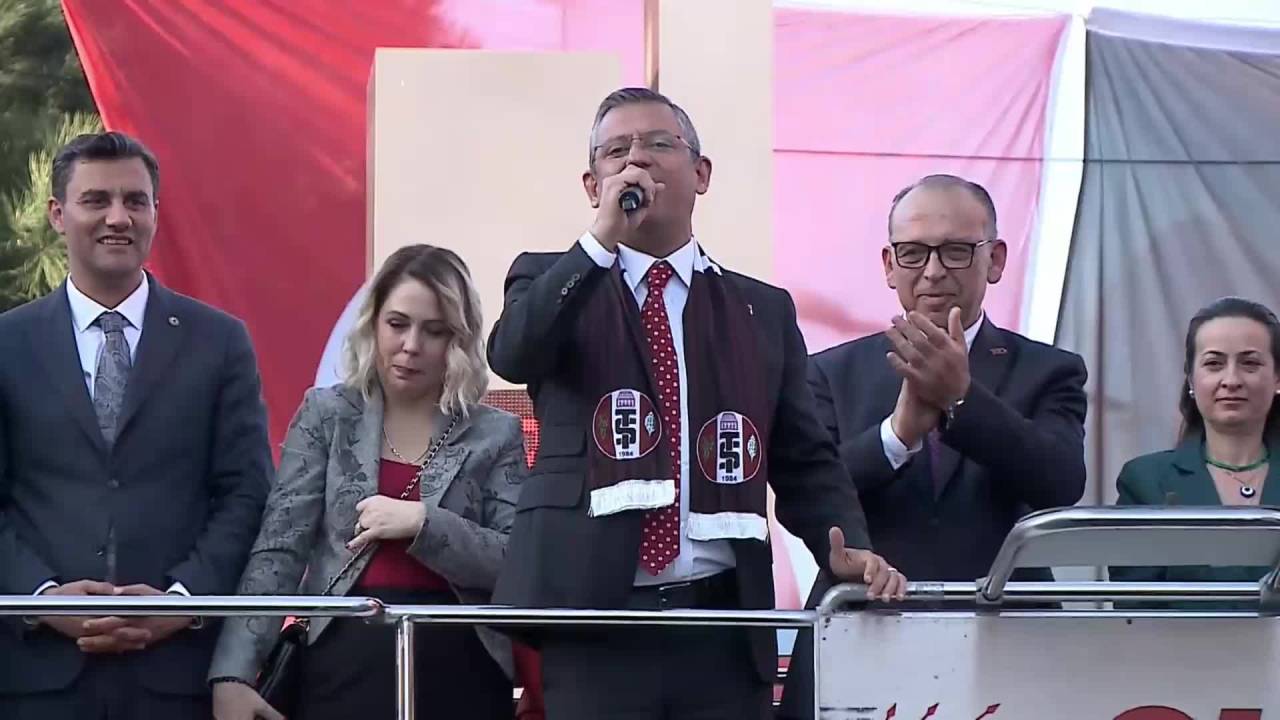 Özel'den Akşener'e: “Tek İtirazım Atatürk’ün Partisine Hakaret Eden O Afişeydi”