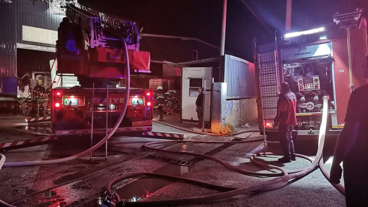 Alüminyum Profil Üretimi Yapılan Fabrikada Yangın: 1 Yaralı