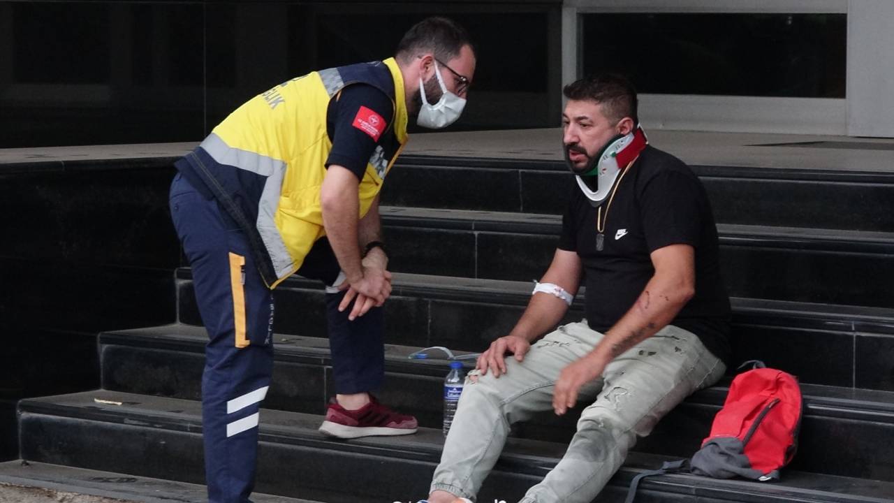 Bursa'da Kamyonet Devrildi: 2 Yaralı