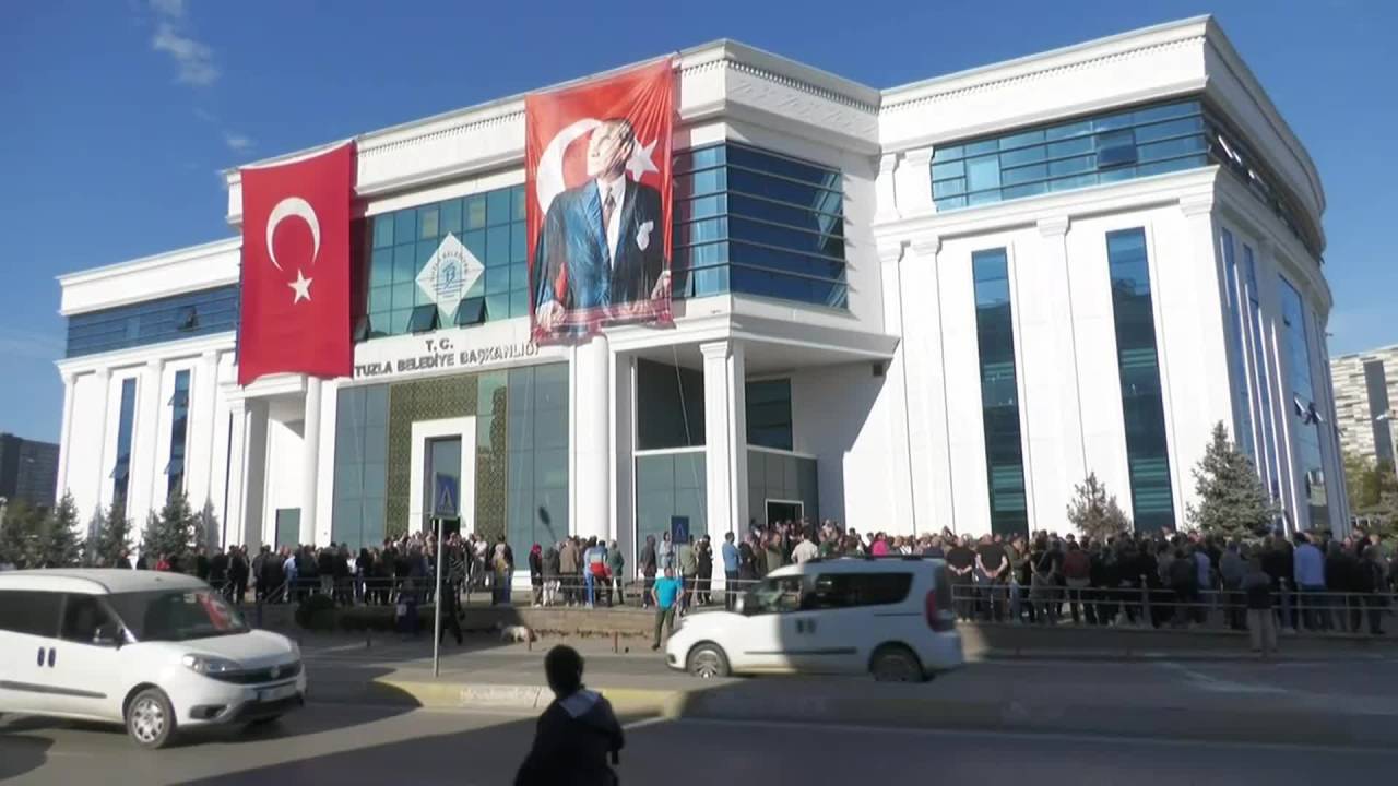 Tuzla Belediye Başkanı Eren Ali Bingöl Görevi Akp'li Şadi Yazıcı'dan Devraldı