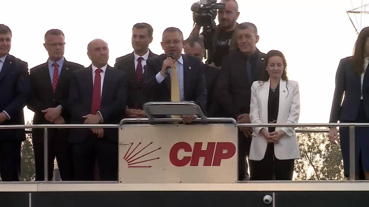 Chp Lideri Özel, Manisa’da "Milletimiz Bize Kredi Açtı, Krediyi Doğru Kullanırsak Ülkeyi Bize Yönettirecek"