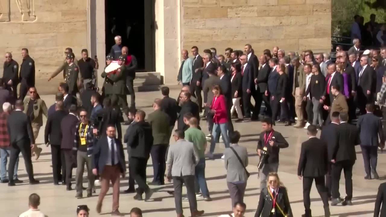 Mansur Yavaş, Chp'li İlçe Belediye Başkanlarıyla Anıtkabir'i Ziyaret Etti