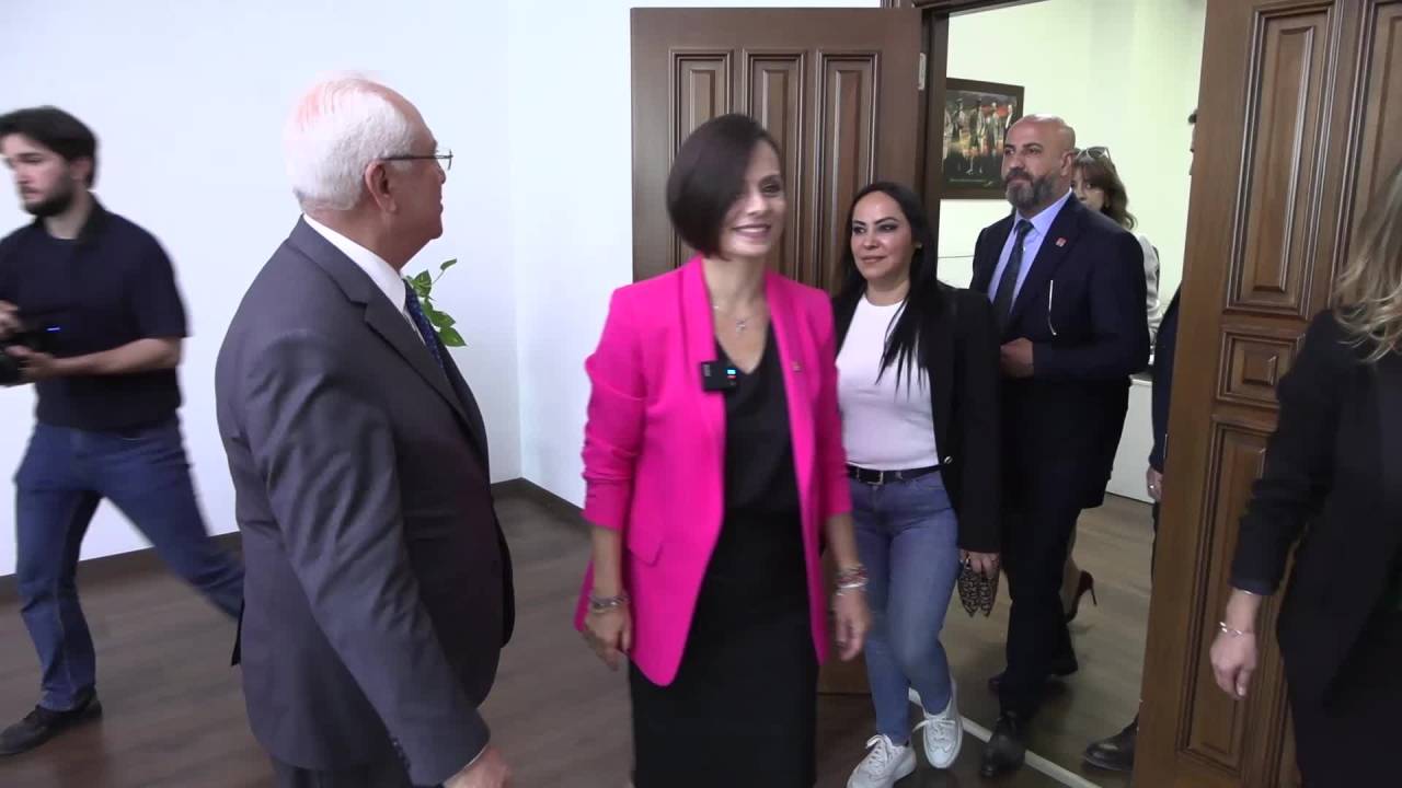 Karabağlar Belediye Başkanı Kınay, Göreve Başladı: "Bahar Rüzgarını Yaza Çevireceğiz"