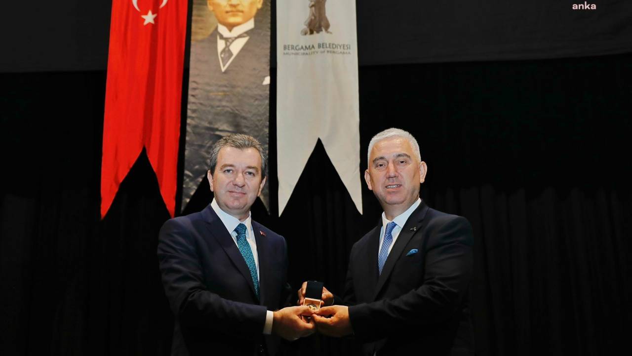 Bergama Belediye Başkanı Tanju Çelik, Görevi Devraldı