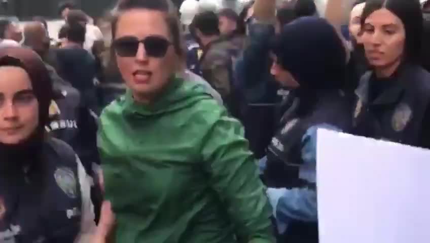 İstiklal'de Gözaltına Alınan Gençlerden 38'i Serbest Bırakıldı