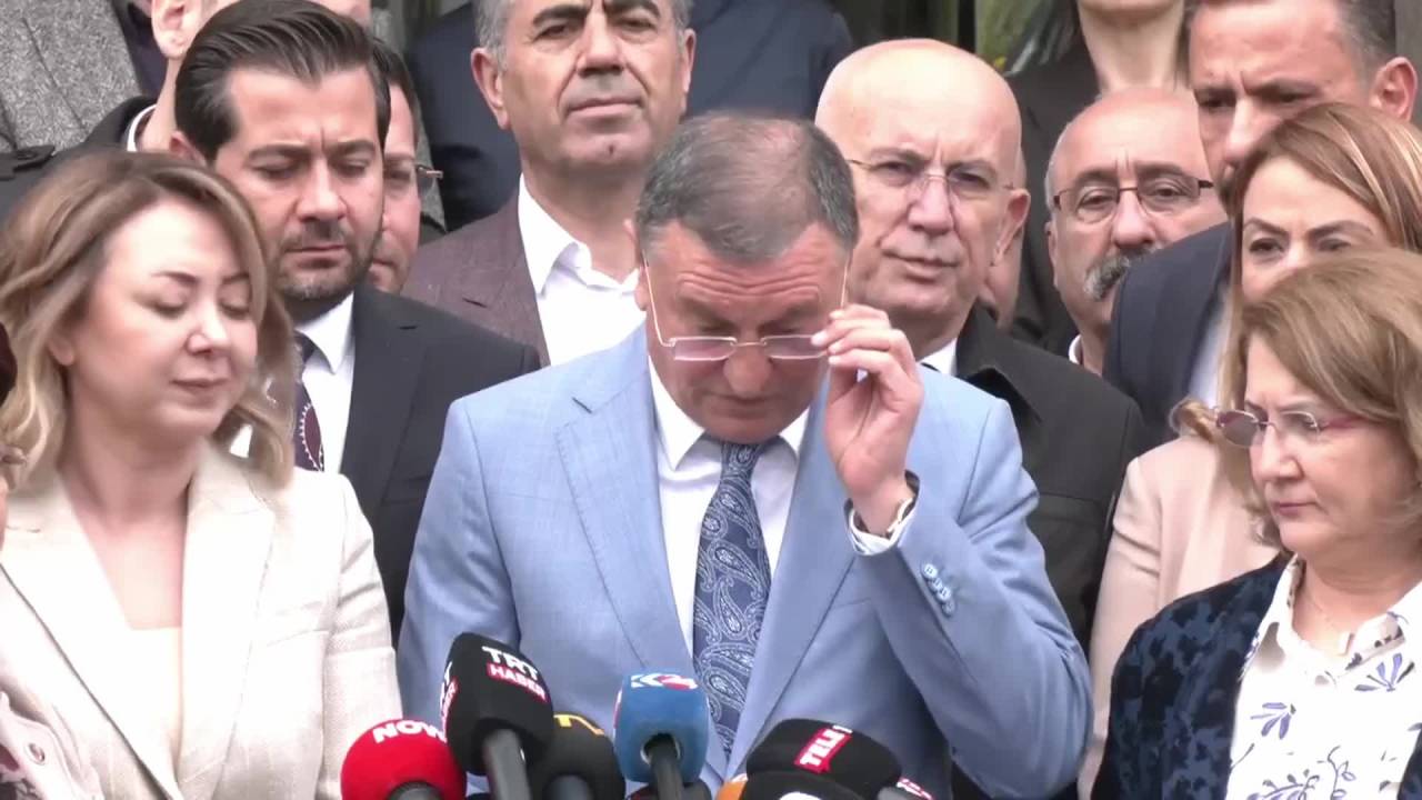 Chp'liler Ysk Önünde... Lütfü Savaş:  “Bu Akşama Kadar Kararın Çıkacağını Düşünüyoruz”