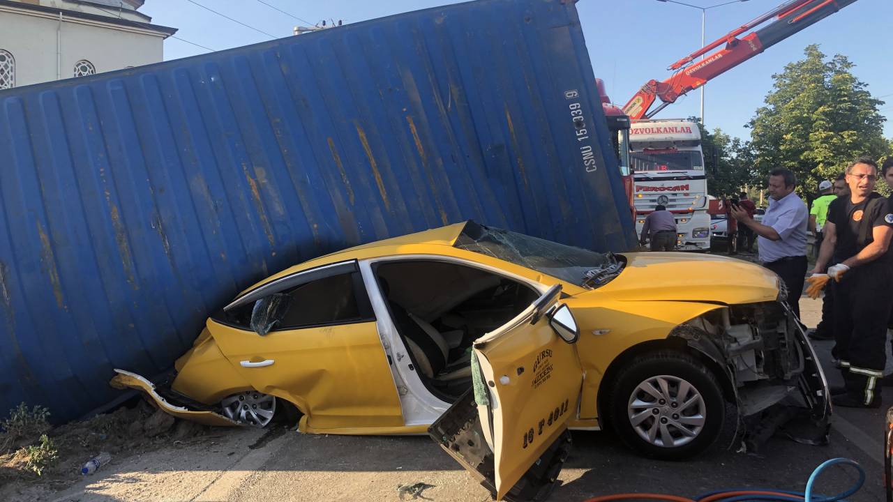 Bursa'da 7 Aracın Karıştığı Zincirleme Kaza: 1 Ölü, 1 Yaralı